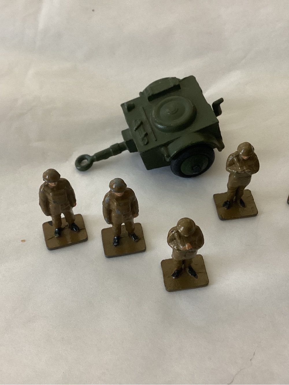 Vtg. Dinky Toys Diecast made in England Meccano lead Military Soldiers (5)